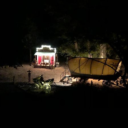 Cozy Wild West Covered Wagon Next To River Grants Pass Ngoại thất bức ảnh