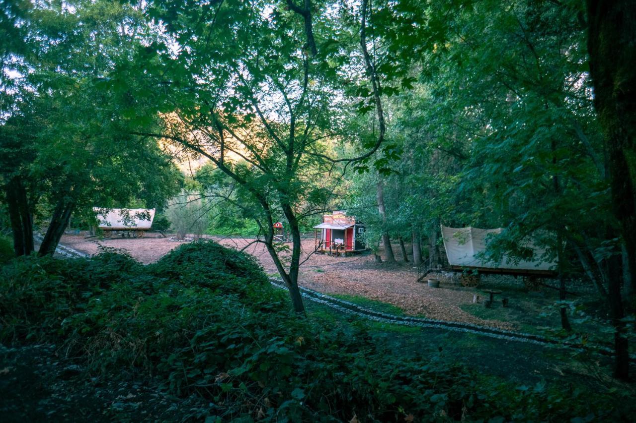 Cozy Wild West Covered Wagon Next To River Grants Pass Ngoại thất bức ảnh