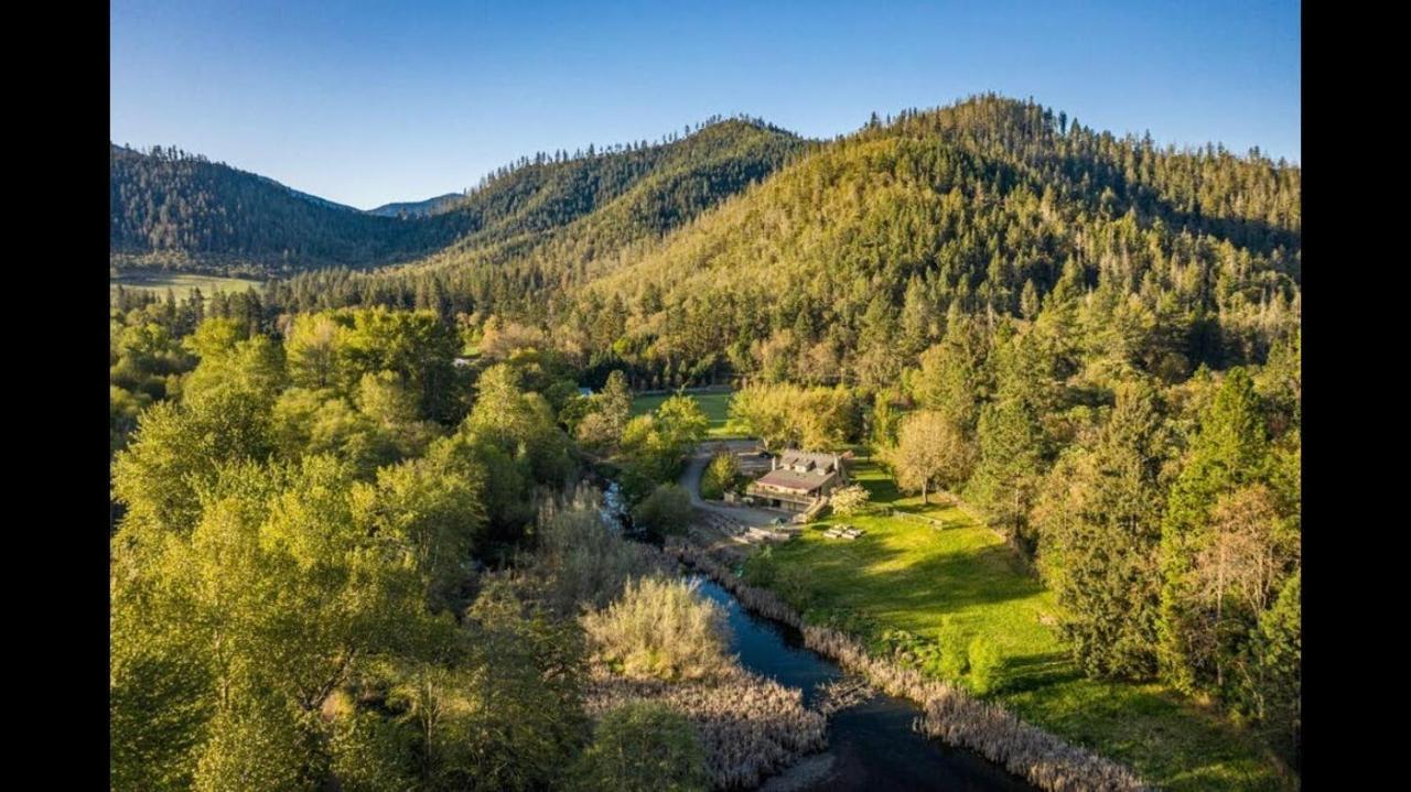 Cozy Wild West Covered Wagon Next To River Grants Pass Ngoại thất bức ảnh