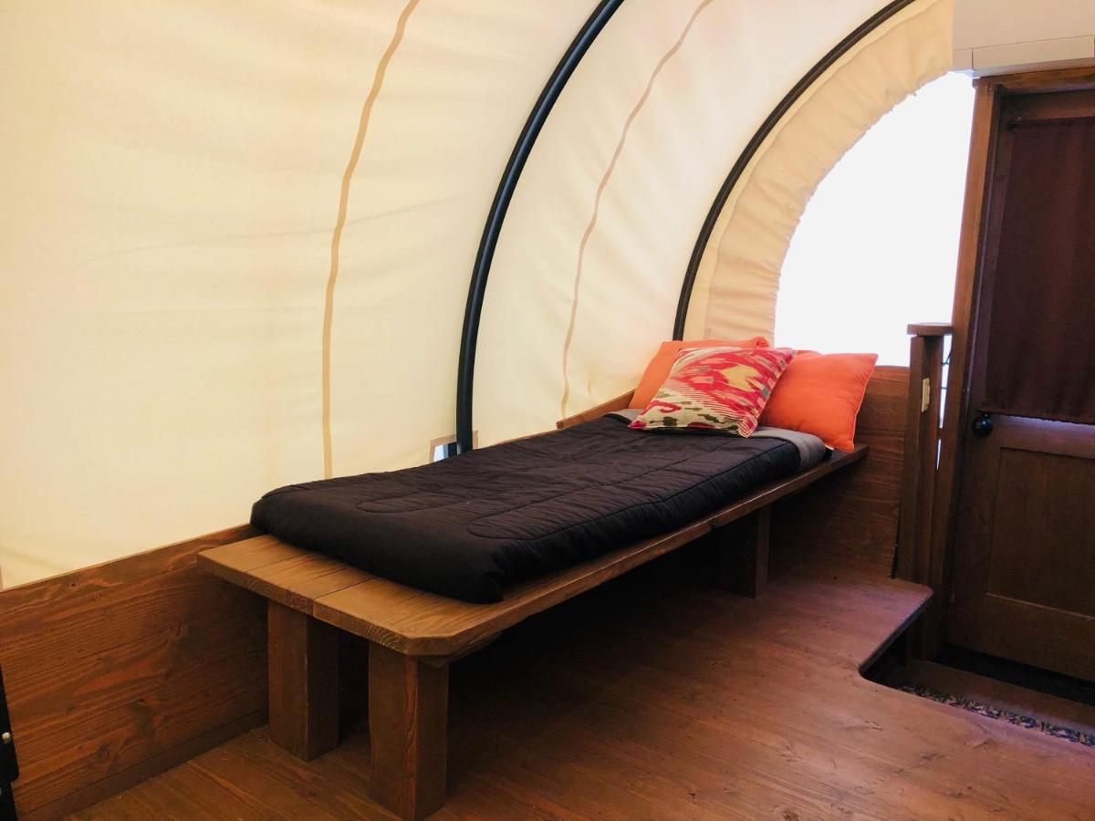 Cozy Wild West Covered Wagon Next To River Grants Pass Ngoại thất bức ảnh