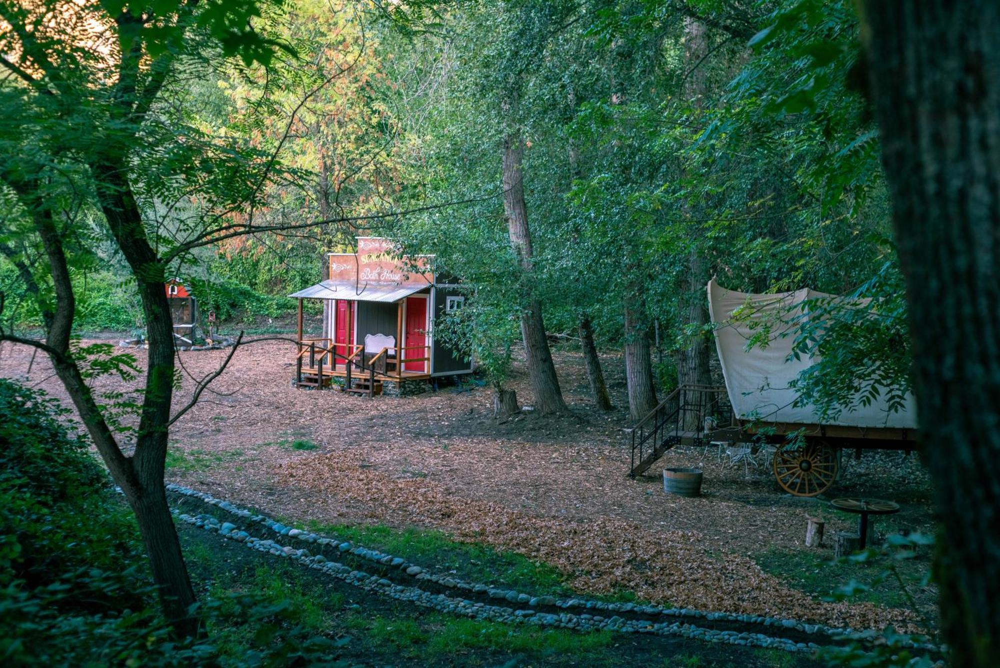 Cozy Wild West Covered Wagon Next To River Grants Pass Ngoại thất bức ảnh